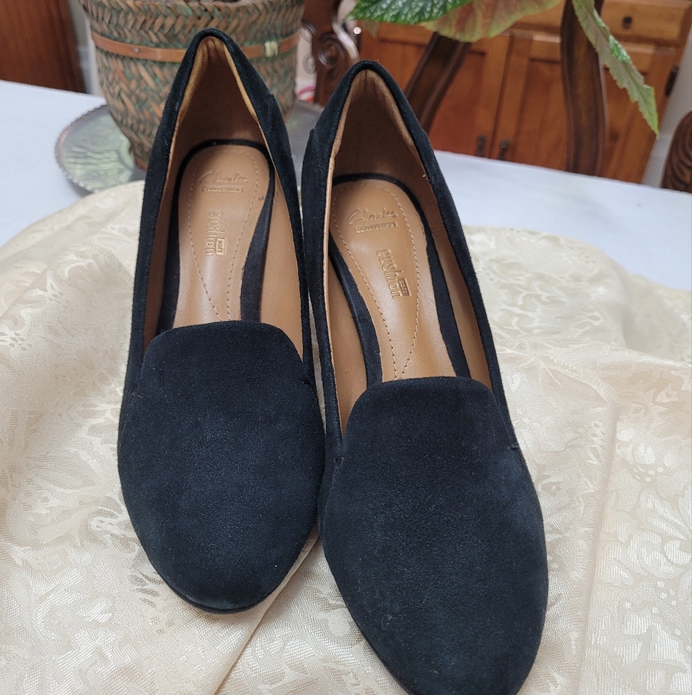 Size 7.5 Clark's 3.5 heel